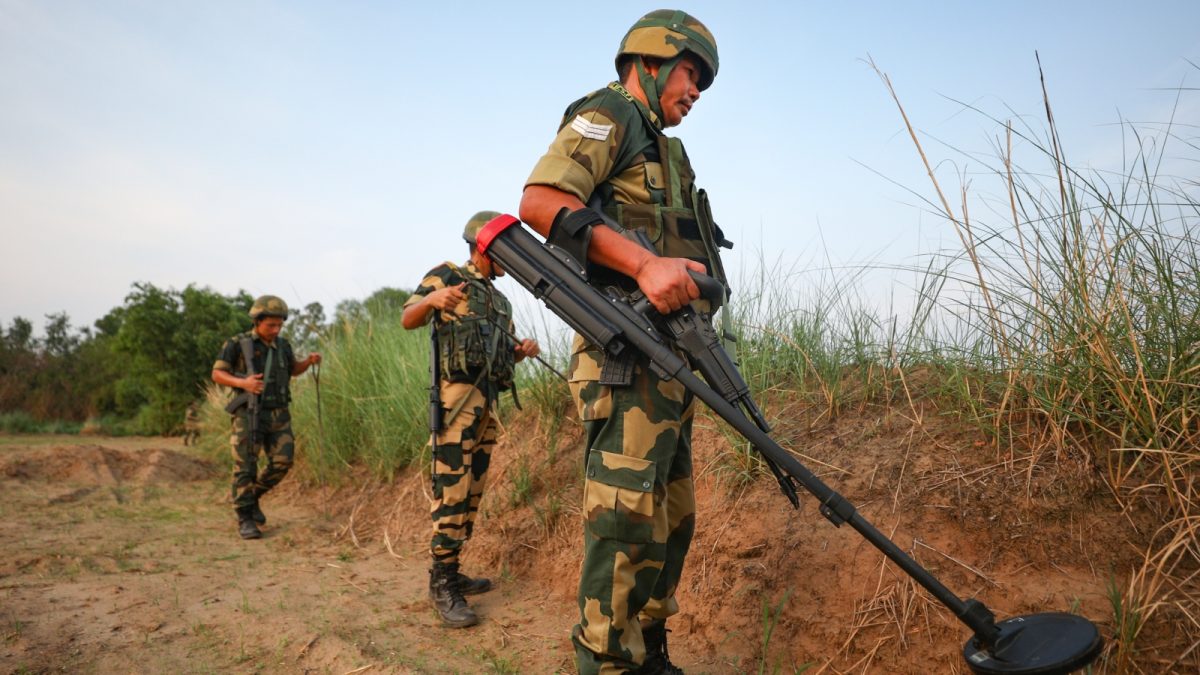 Image d'illustration pour: BSF Jawan Goes Missing From HQs In Srinagar, Untraceable Despite Extensive Search