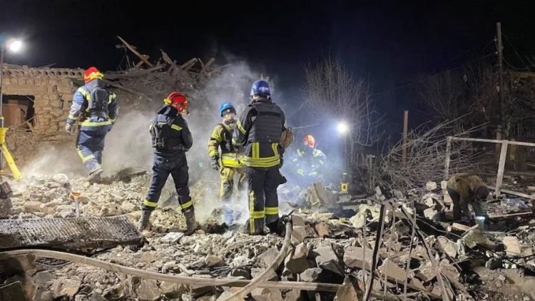 Image d'illustration pour: Russian Strike on Kyiv Kills 13, Injures Over 130 - Khaama Press