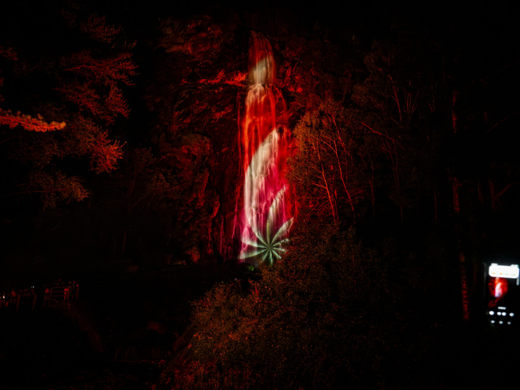 Image d'illustration pour: Vernayaz: spectacle son et lumière à la cascade de la Pissevache