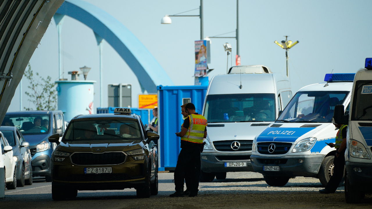 Image d'illustration pour: Duitsland weigert dagelijks tientallen mensen aan grens met België door strengere controles - Newsmonkey