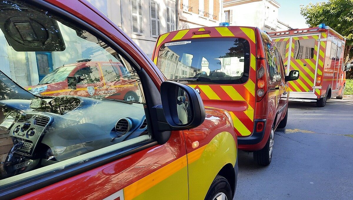 Image d'illustration pour: Un adolescent décédé et deux blessés graves dans un choc frontal avec un bus en Charente-Maritime - ici