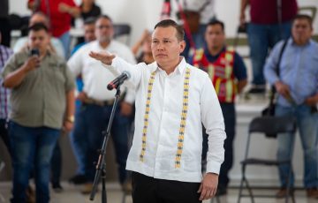 Image d'illustration pour: Toma Carlos Montesinos el mando de Seguridad en Playa del Carmen - Quadratin Quintana Roo