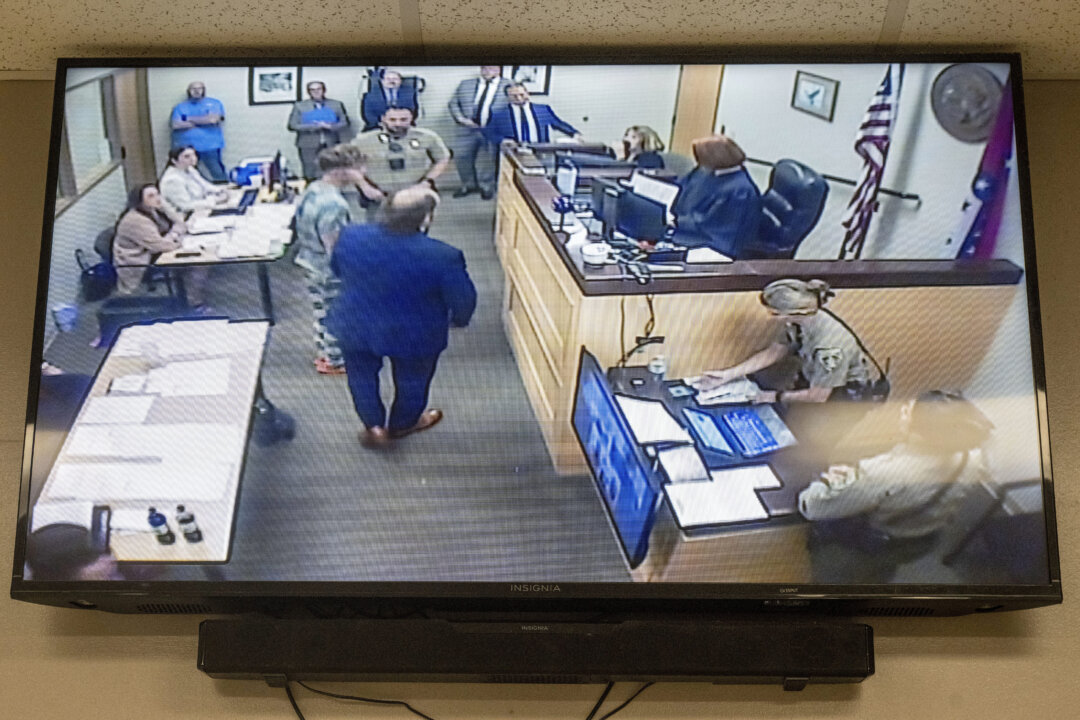 Image d'illustration pour: Teacher Charged in Fatal Stabbings in Arkansas Bounced Between Schools in 3 States