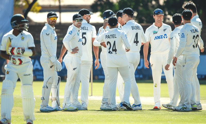 Image d'illustration pour: Santner-inspired New Zealand beat Zimbabwe in first Test
