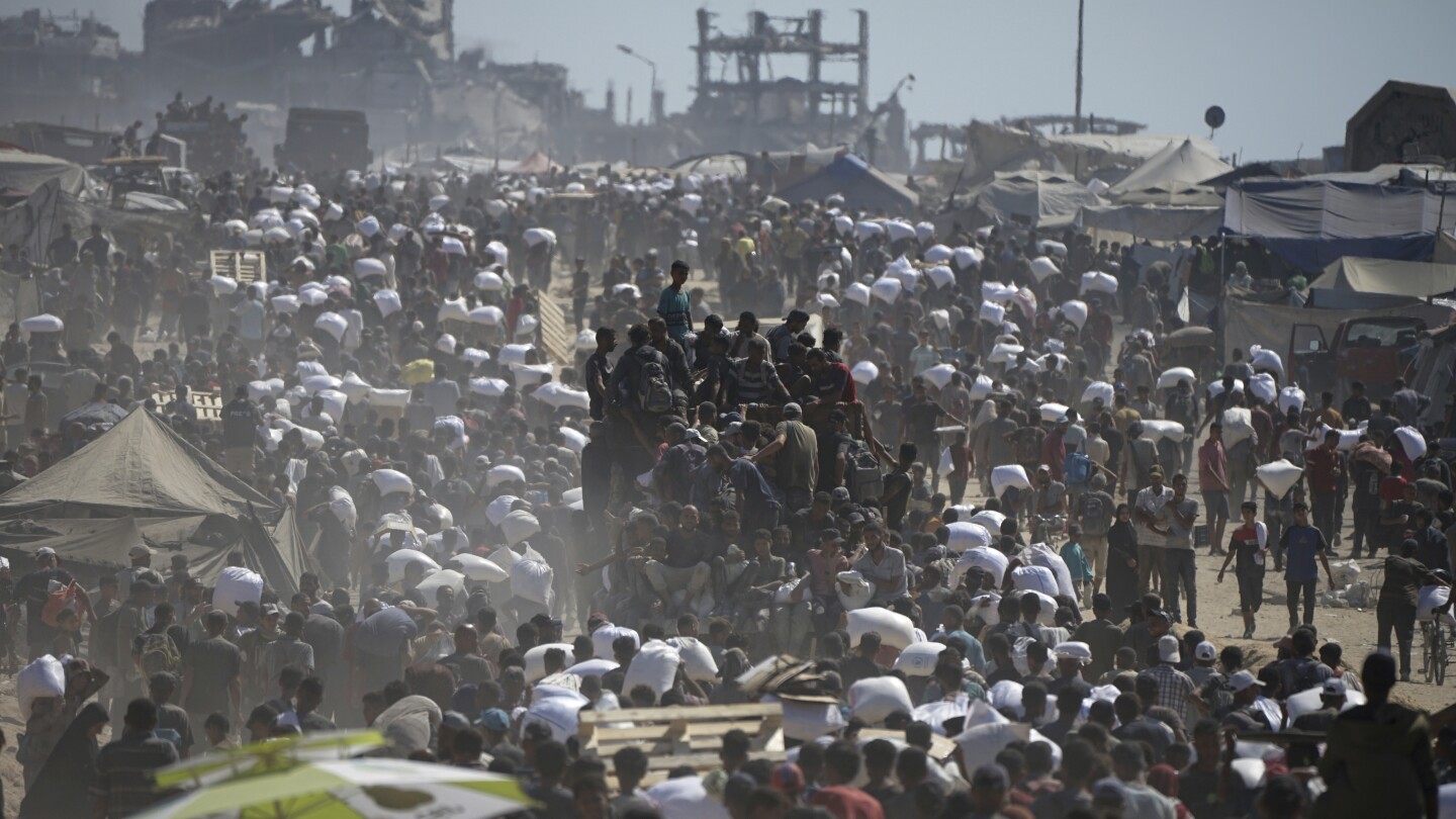 Image d'illustration pour: Israeli fire kills at least 18 in Gaza, US envoy visits hostage family protest