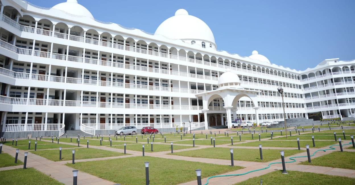 Image d'illustration pour: Sharjah NRI's dream college in Kasaragod under ED scanner for ₹220 cr foreign funding violations