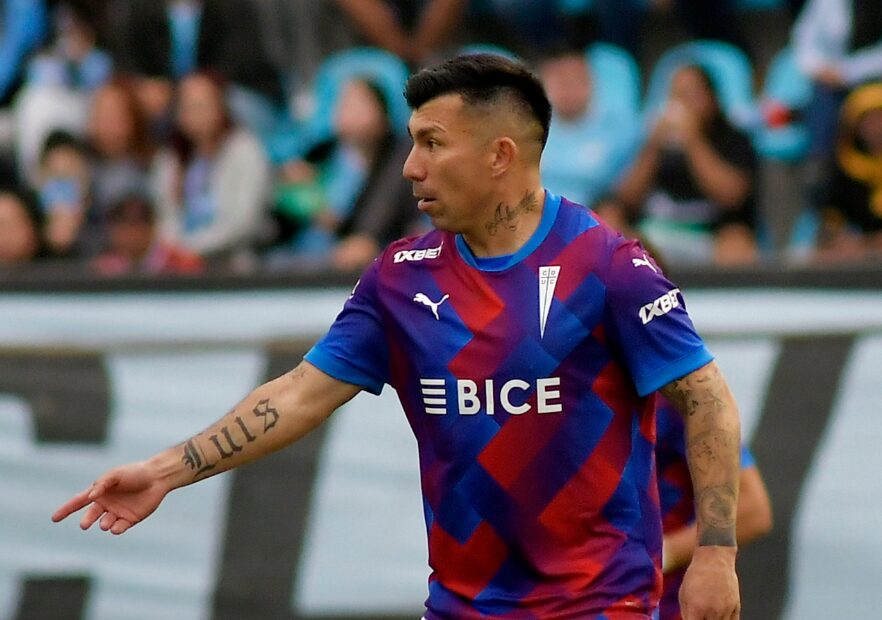 Image d'illustration pour: Como el Mago Valdivia: La fuerte acusación de Medel contra el arbitraje en pleno UC vs. Iquique - PrensaFútbol