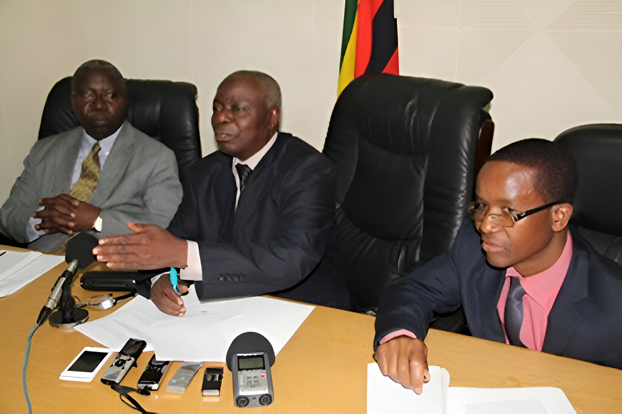 Image d'illustration pour: It ended in tears: President Mugabe's minister loses assets worth US$750,000 (SEE FULL LIST)