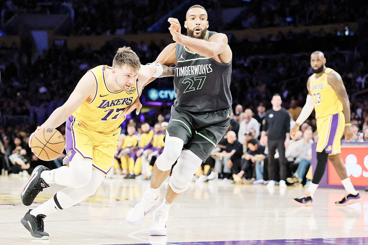 Image d'illustration pour: Doncic lands long-term Lakers deal