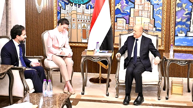 Image d'illustration pour: رئيس مجلس القيادة يؤكد أهمية الدعم الدولي لتعزيز مسار الإصلاحات الشاملة