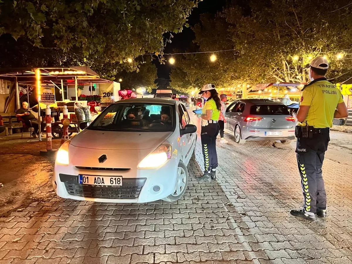Image d'illustration pour: Adana'da Trafik Denetimi: Alkol Testi ve GBT Kontrolü Yapıldı