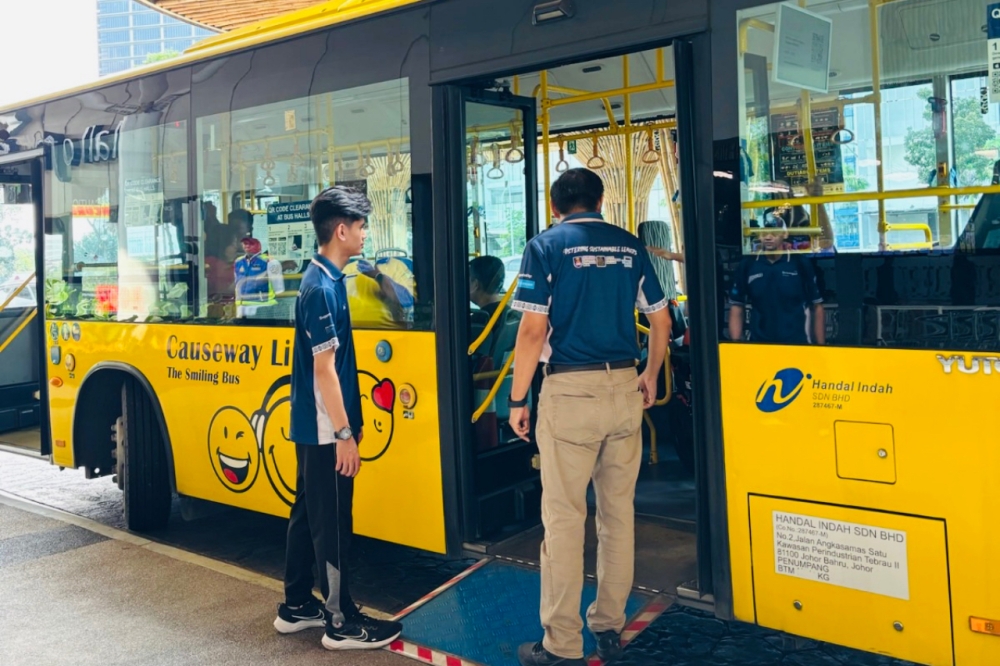 Image d'illustration pour: Singapore says existing cross-border taxi scheme stays, no full ride-hailing access for now