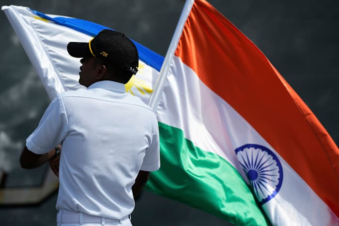 Image d'illustration pour: India and the Philippines Conduct Joint Naval Exercise in the Contested South China Sea - Internewscast Journal