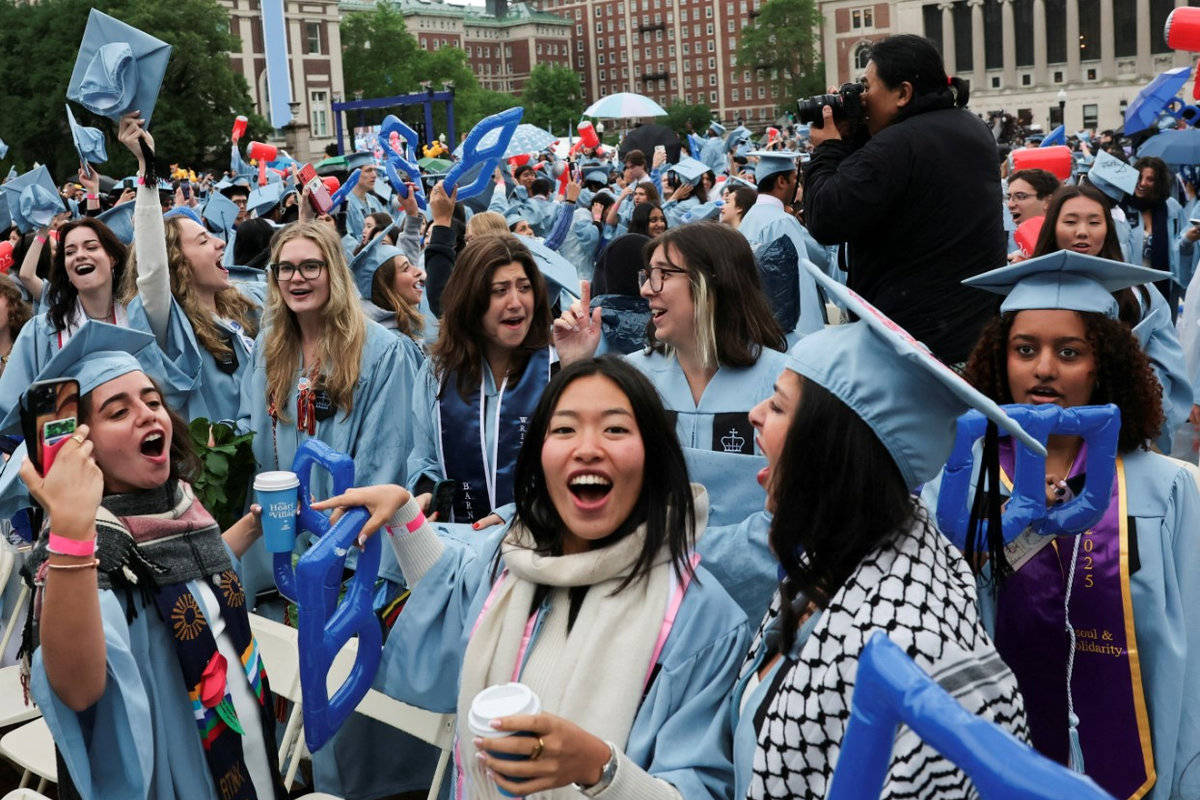 Image d'illustration pour: Australia increases foreign student cap to 295,000 with focus on Southeast Asia
