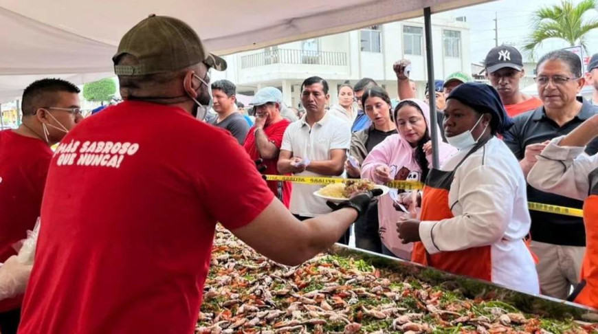 Image d'illustration pour: Ecuador logra récord Guinness con la ensalada de cangrejo más grande