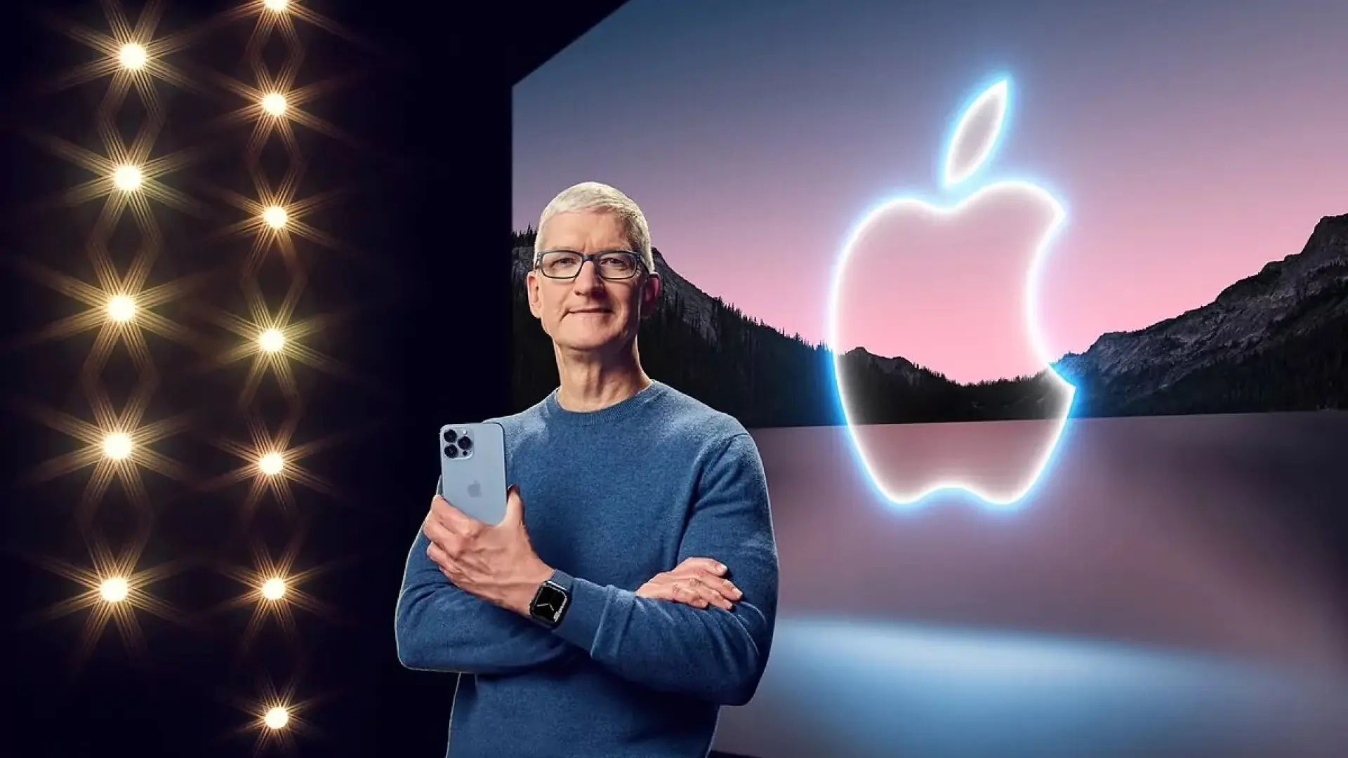 Image d'illustration pour: Tim Cook, CEO de Apple, defiende el retraso de su inteligencia artificial: "Rara vez hemos sido pioneros"