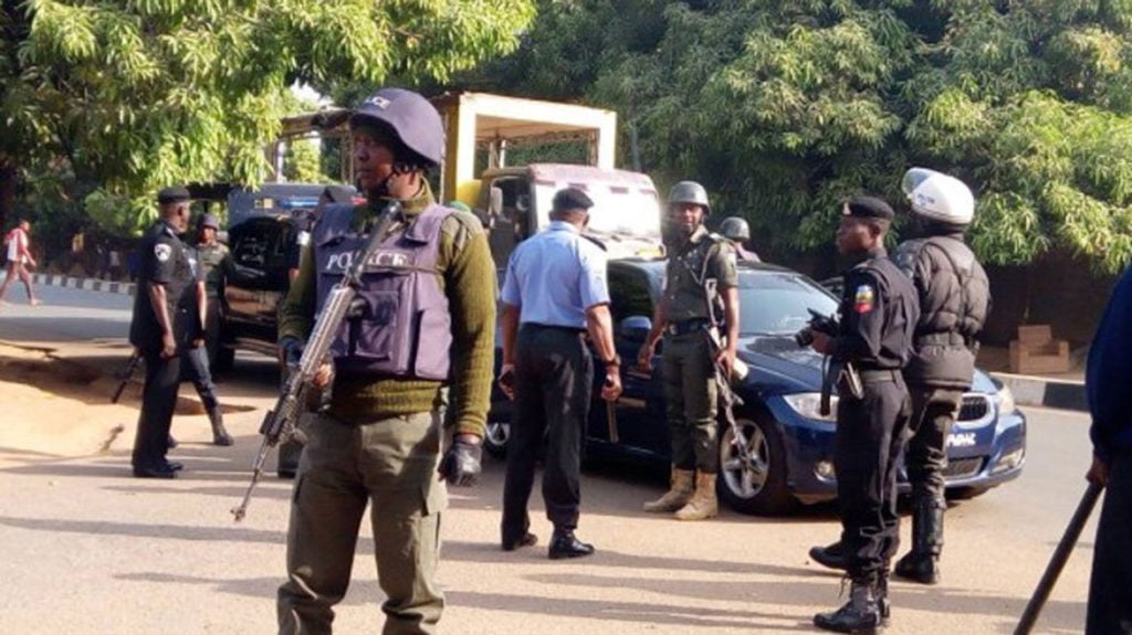 Image d'illustration pour: FCT Police Vow To Rid Abuja Of Shanties, Beggars, Illegal Miners