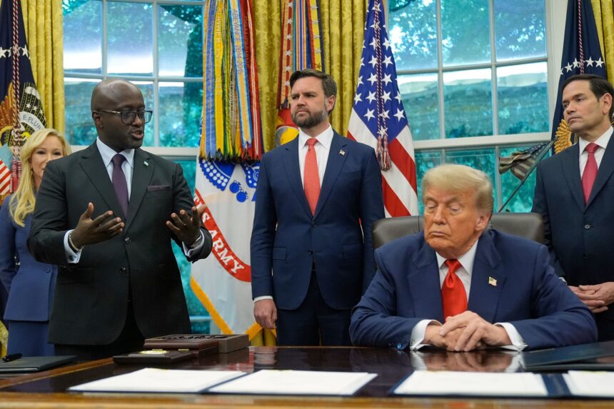 Image d'illustration pour: Rwanda agrees to take in up to 250 migrants deported from the US