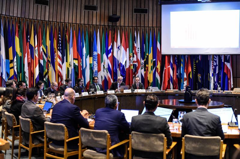 Image d'illustration pour: Economía de América Latina y el Caribe crecerá 2,2 % en 2025, estima CEPAL