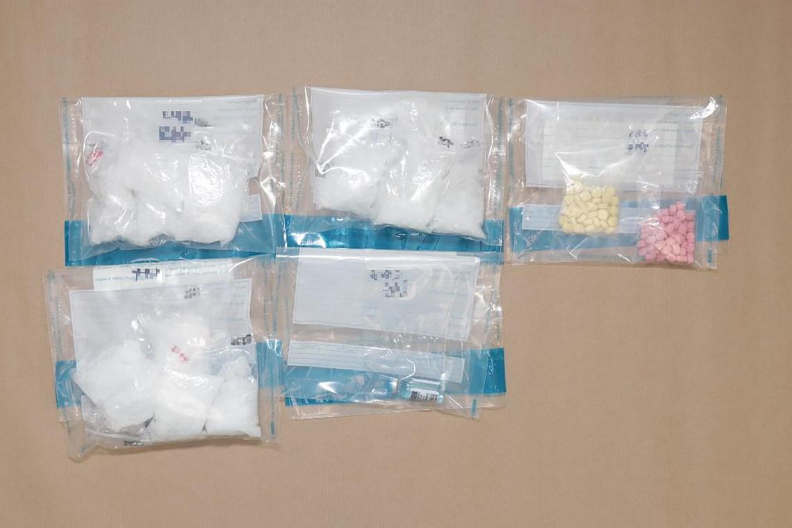 Image d'illustration pour: 3 men arrested over alleged offences involving drugs worth over $150,000