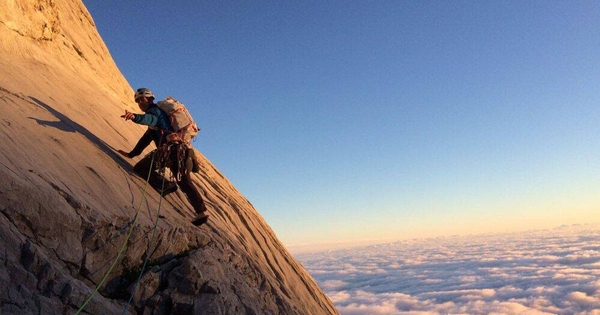 Image d'illustration pour: La ruta de escalada que debes hacer sí o sí en Asturias: con guía de montaña, refugio y mar de nubes en uno de los picos más emblemáticos del norte