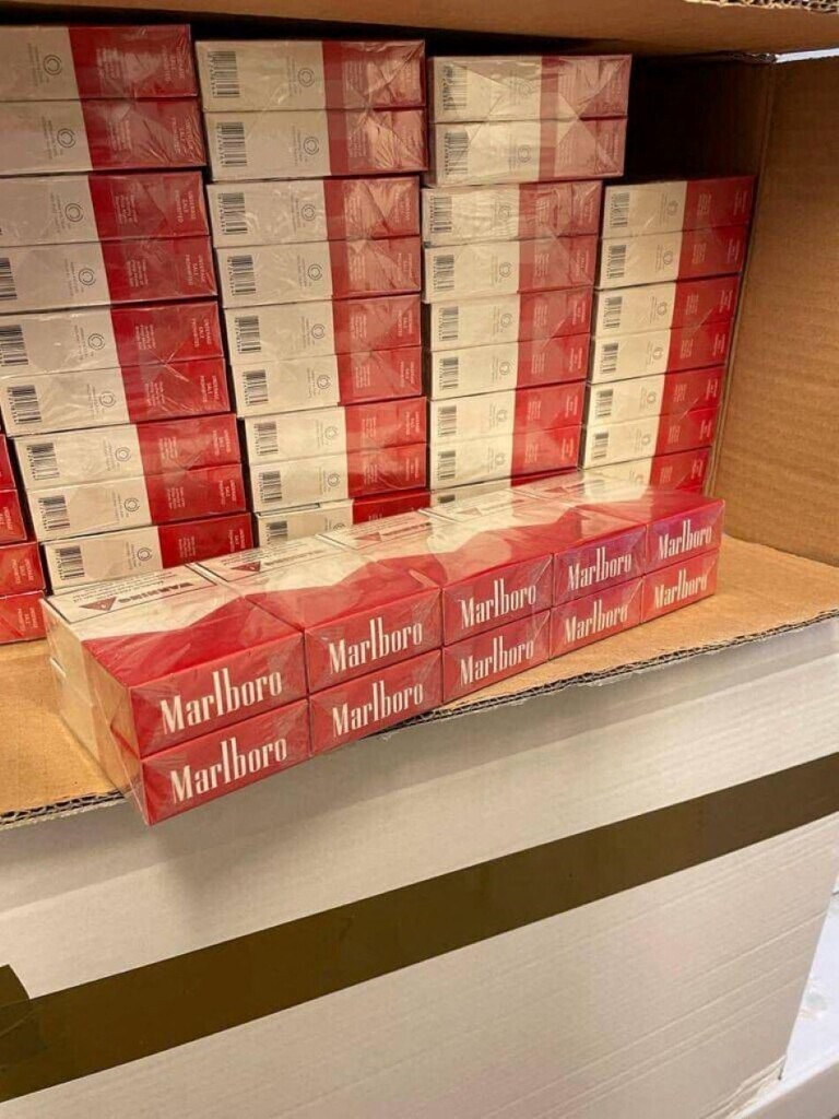 Image d'illustration pour: Loire-Atlantique : 325 000 € d'amende pour avoir transporté 2 500 cartouches de fausses cigarettes
