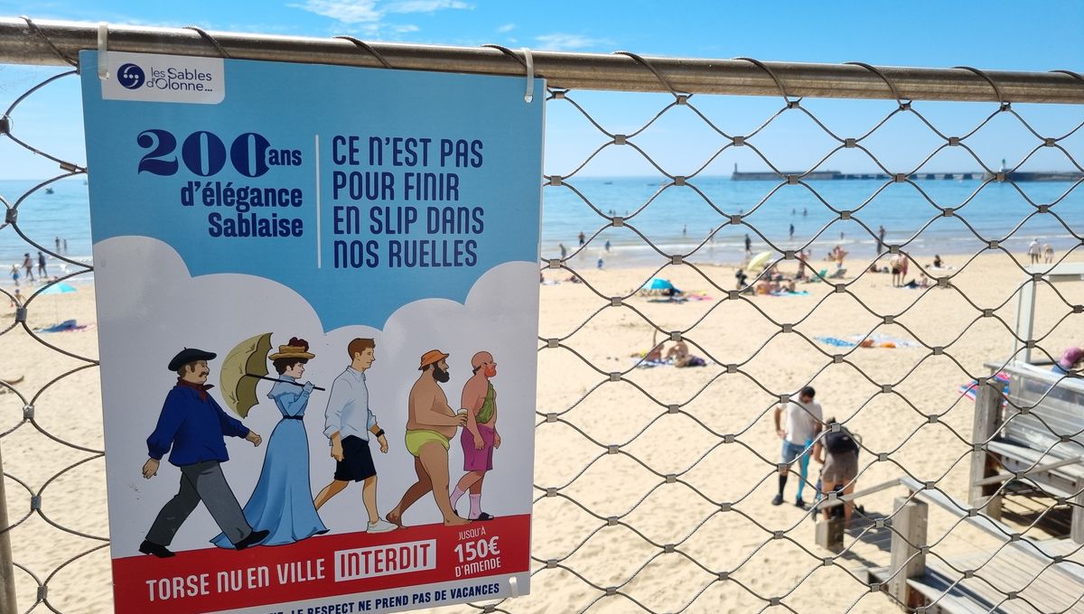 Image d'illustration pour: "C'est une question de respect" : aux Sables-d'Olonne, commerçants et vacanciers sont contre les torses nus en ville - ici