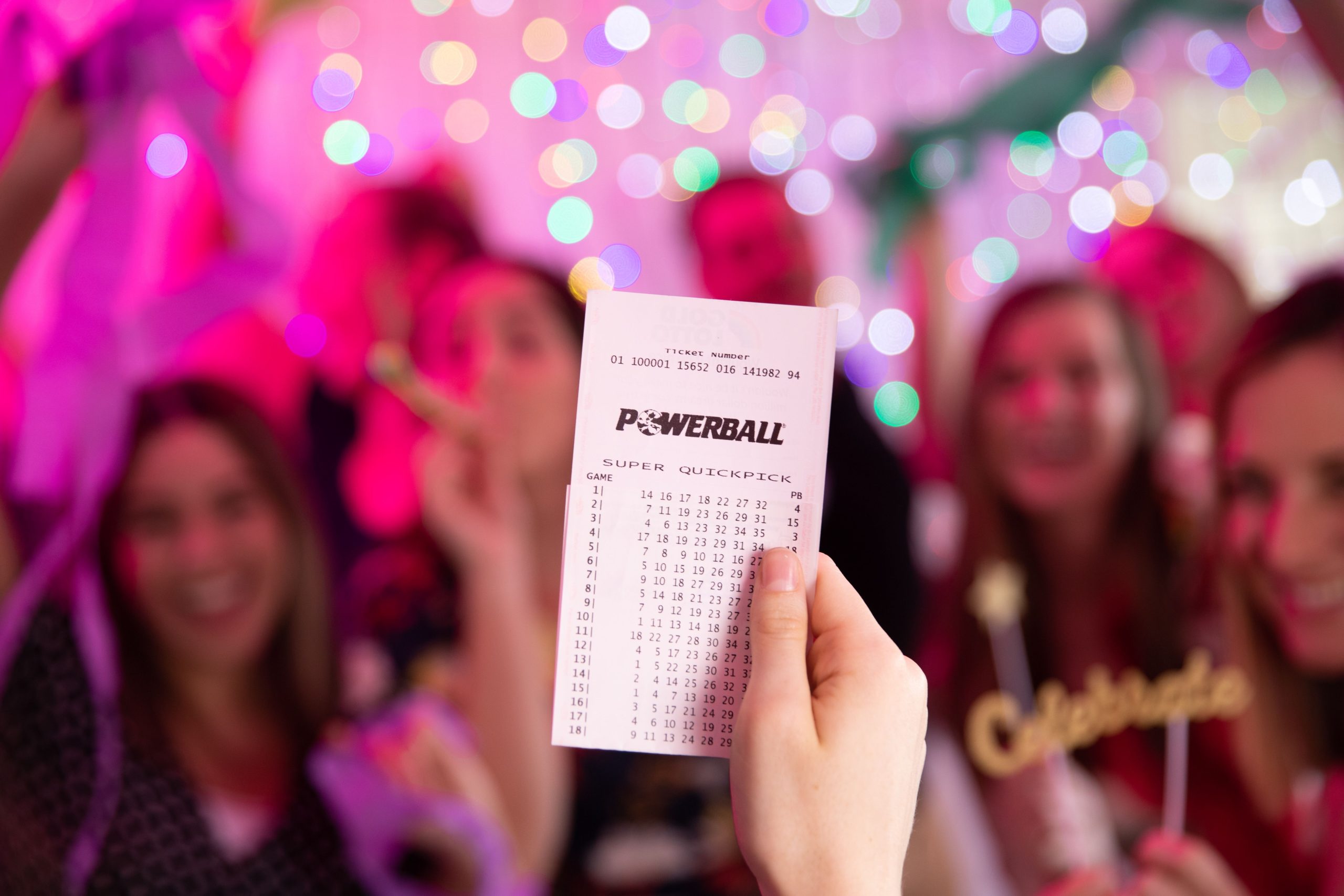 Image d'illustration pour: Powerball Draw 1525: Winning Numbers for Aug 7