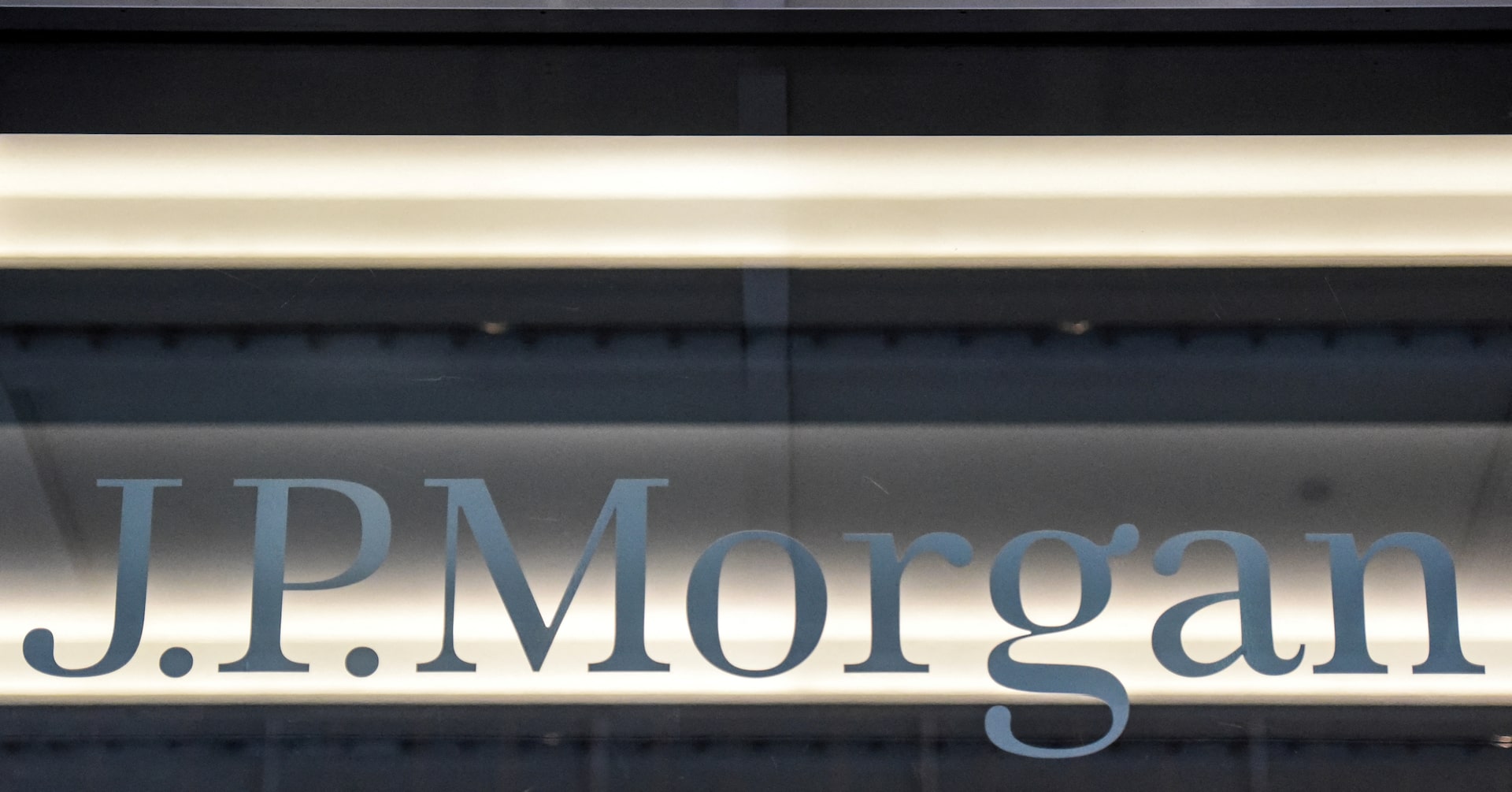 Image d'illustration pour: Exclusive: Angola gets back $200 million collateral from JPMorgan after bond rebound