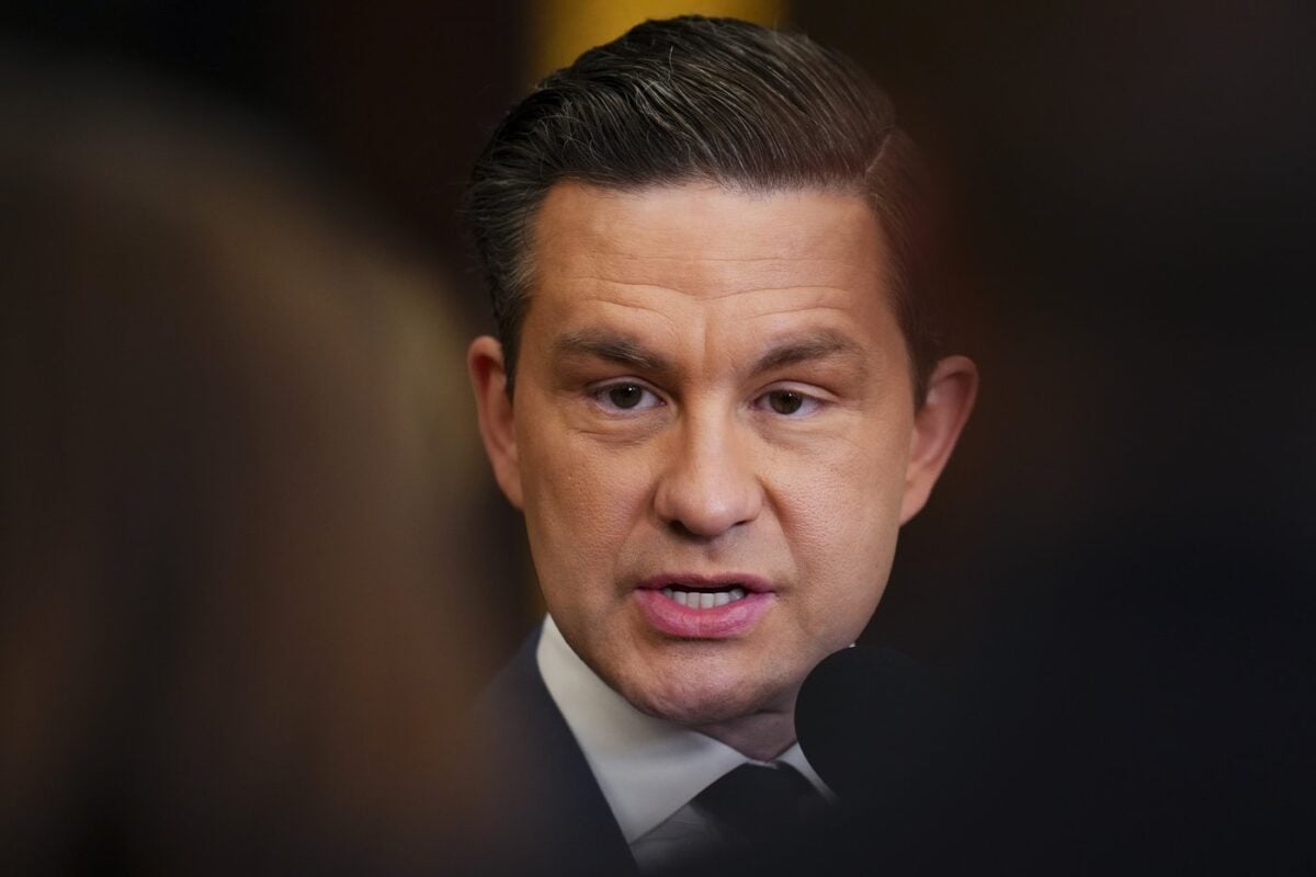 Image d'illustration pour: Oléoducs: Poilievre veut que Carney permette des mises en chantier d'ici au 14 mars | L'actualité