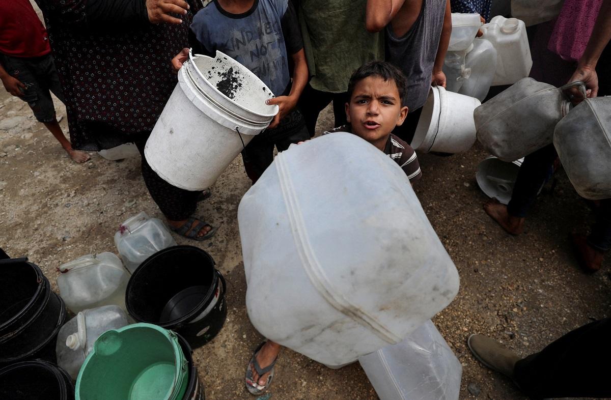 Image d'illustration pour: Terrible thirst hits Gaza with polluted aquifers and broken pipelines