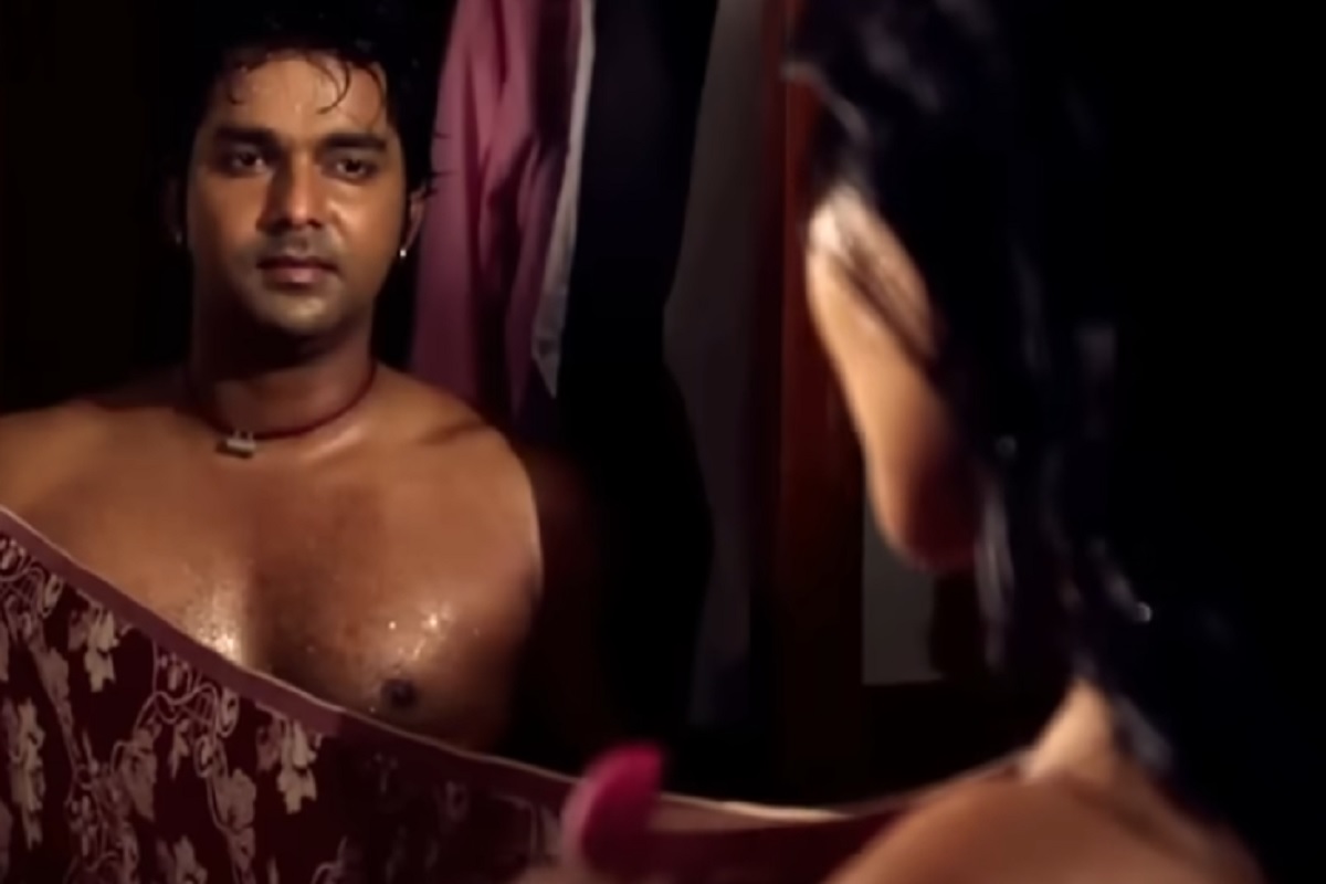 Image d'illustration pour: Bhojpuri Video: आधी रात पवन सिंह के साथ एक ही चादर में नजर आईं ये एक्ट्रेस, वीडियो देखकर आप भी नहीं कर पाएंगे यकीन