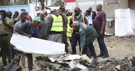 Image d'illustration pour: At least 6 killed in air ambulance crash just outside Kenya's capital