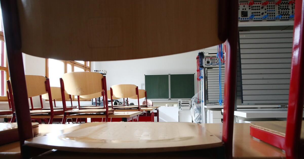 Image d'illustration pour: Zu viele Gymnasiallehrer an Regelschulen im Einsatz