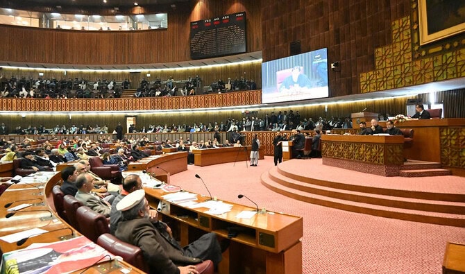 Image d'illustration pour: Who will be he Next Opposition Leader after Omar Ayub's disqualification?