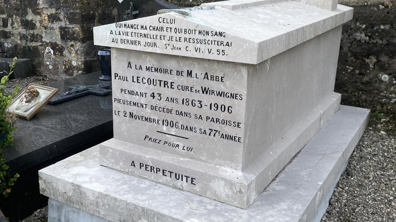 Image d'illustration pour: Wirwignes : la tombe de l'abbé Lecoutre bienfaiteur de l'église Saint-Quentin a été rénovée
