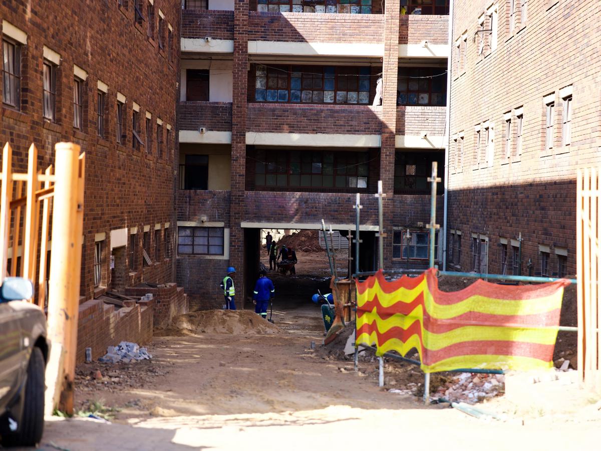 Image d'illustration pour: Gauteng's decade-old refurbishment project bears no fruit for Joburg CBD
