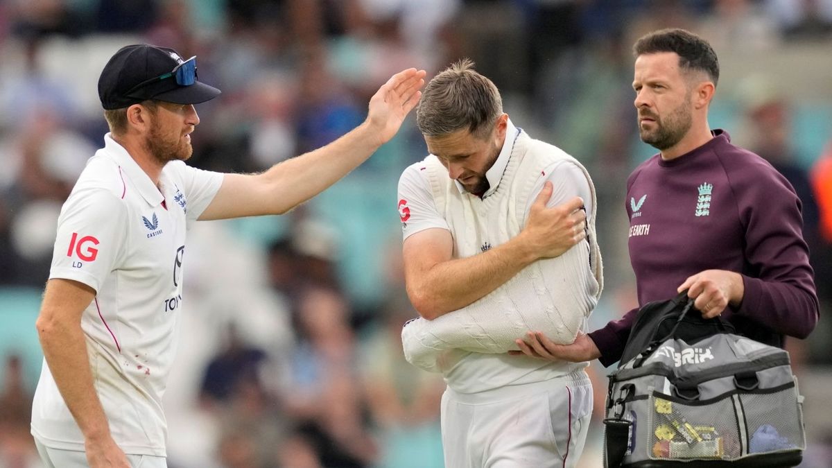 Image d'illustration pour: Chris Woakes may opt for rehab over shoulder surgery to be fit for Ashes