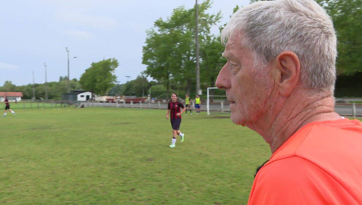 Image d'illustration pour: VIDÉO - "Venez jouer au football pour vous faire des amis" : Jean-Michel Larqué tire sa révérence après 43 ans   - ici