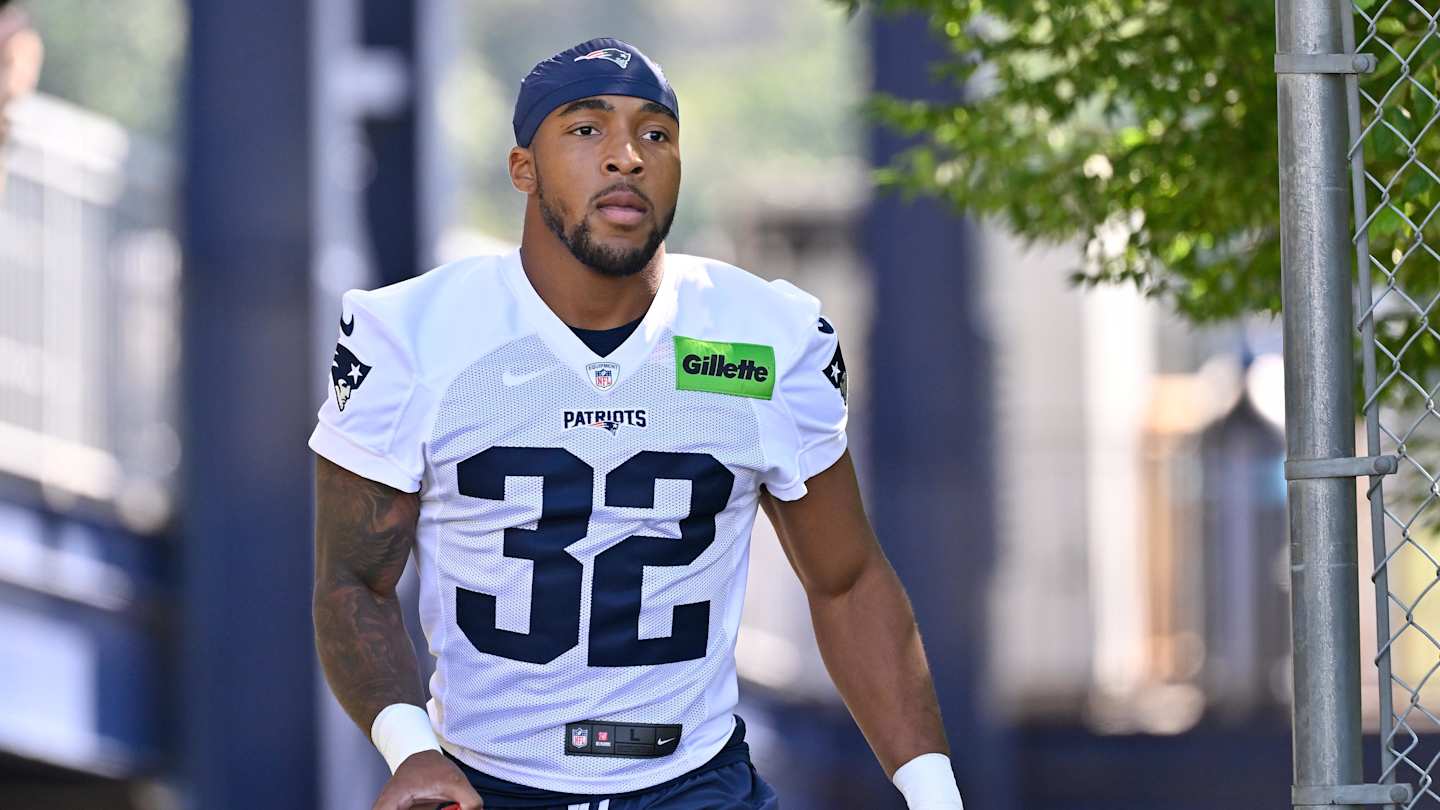 Image d'illustration pour: Patriots Star Rookie Reacts to 100-Yard Kick Return TD