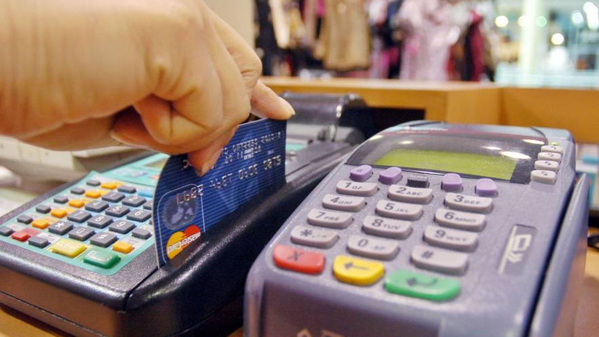 Image d'illustration pour: Compras en dólares con tarjeta: la opción no termina de arrancar en Rosario