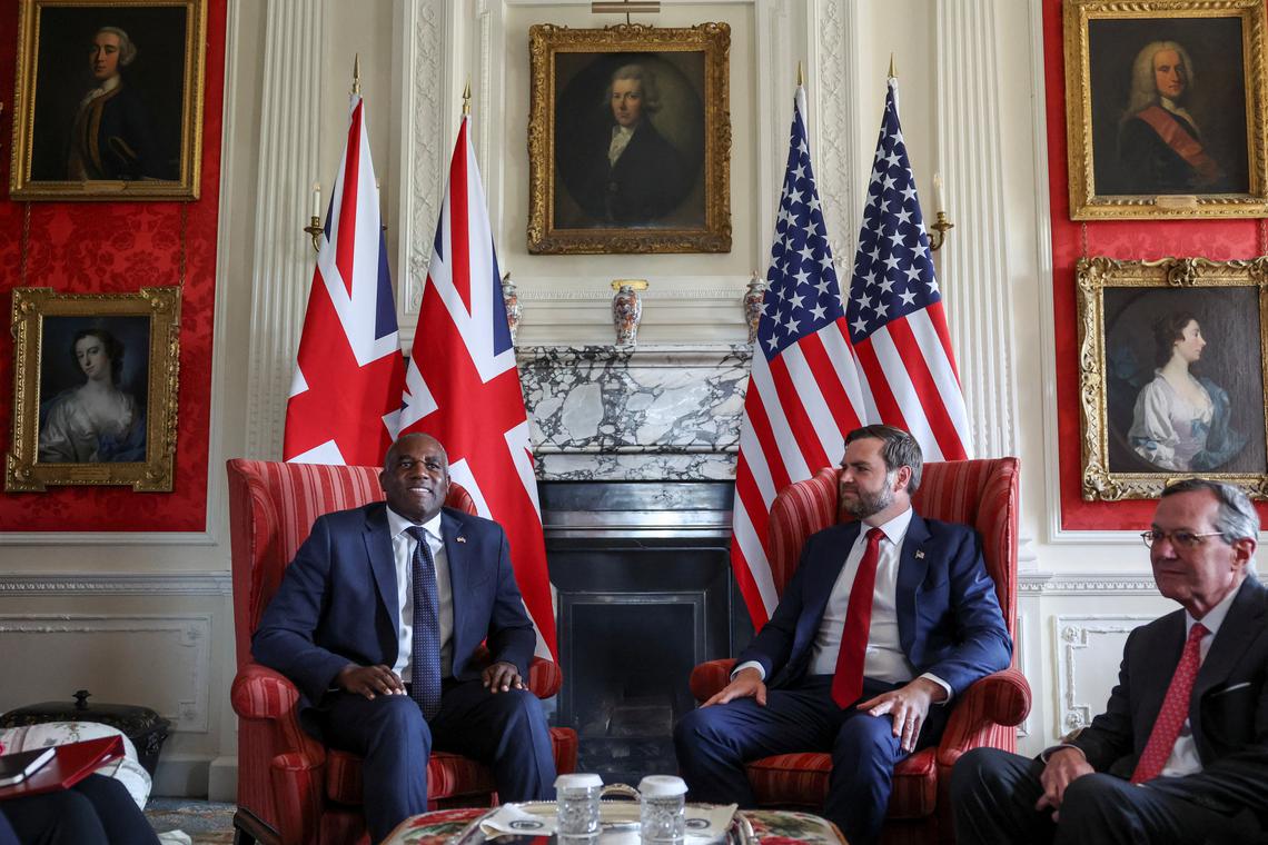 Image d'illustration pour: US, EU, and Ukrainian officials to meet in UK ahead of Trump-Putin meeting