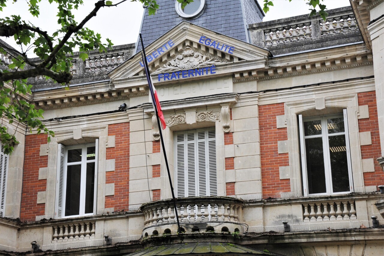 Image d'illustration pour: Offre d'emploi : la mairie de cette ville de Gironde recrute un nouvel agent