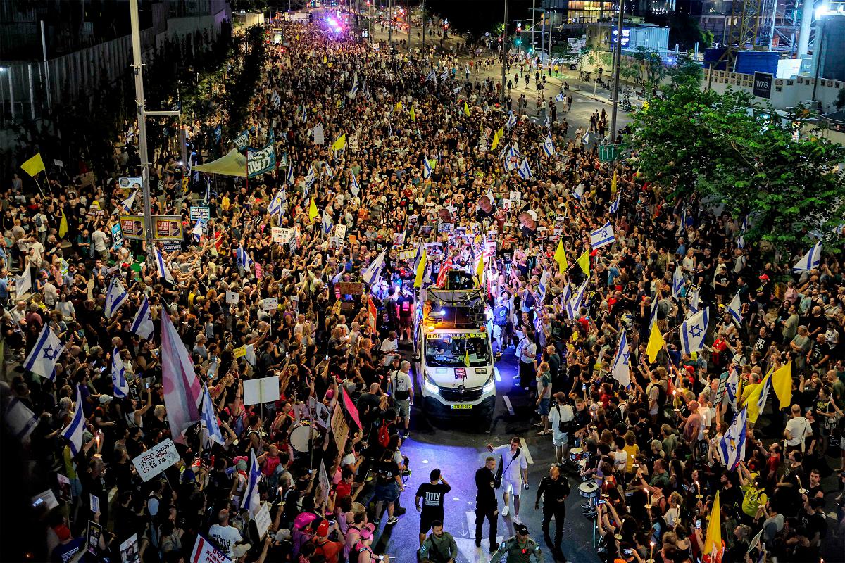 Image d'illustration pour: Thousands protest in Tel Aviv against Israel's Gaza war expansion