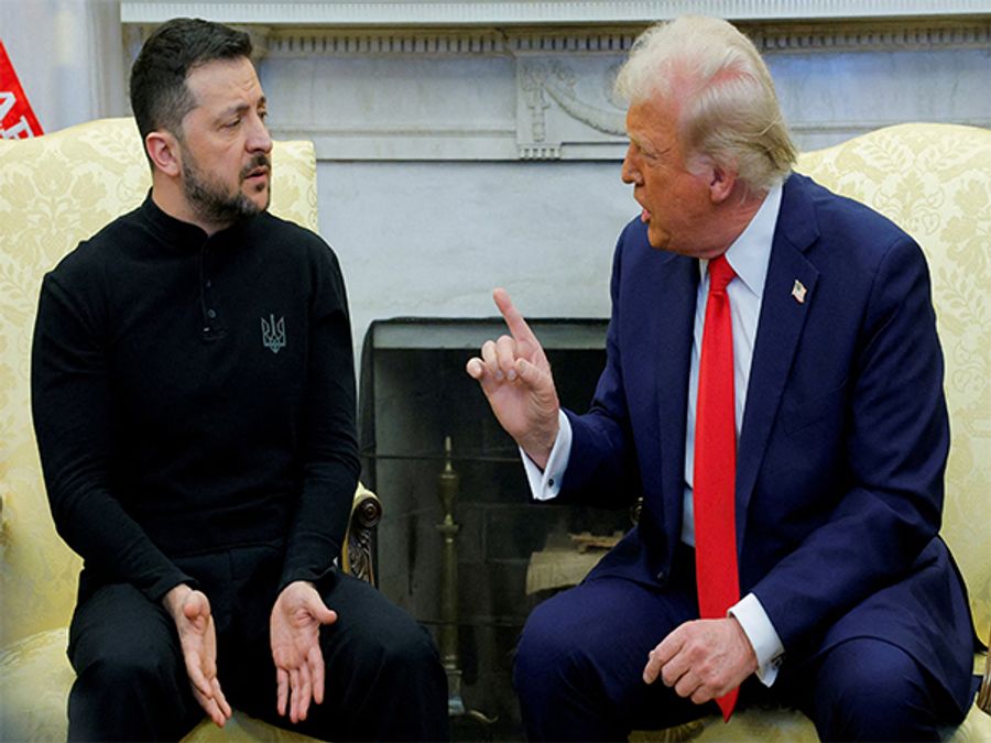 Image d'illustration pour: White House considers inviting Zelensky to Trump-Putin Alaska summit amid ceasefire discussions: Reports