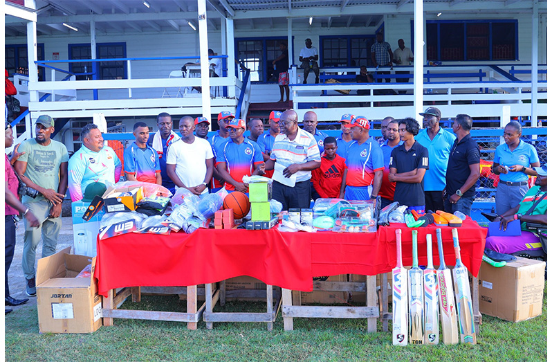 Image d'illustration pour: GPF Sports Section receives tremendous boost from Regal Stationery and Computer Centre - Guyana Chronicle