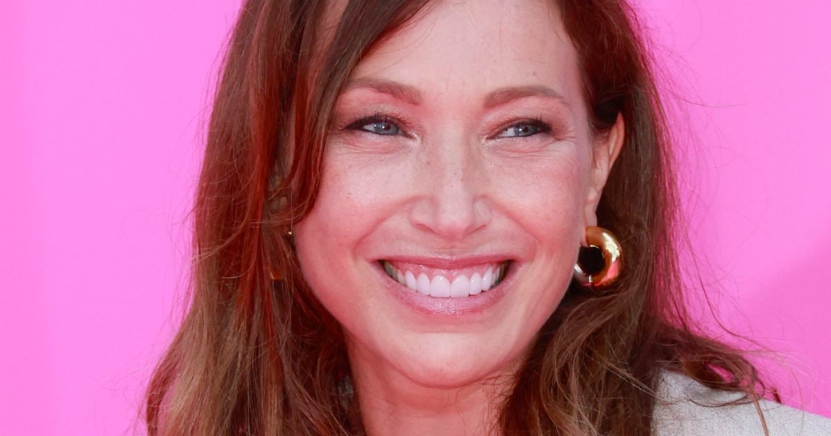 Image d'illustration pour: "Tout de suite mes traits changent" : À 41 ans, Laura Smet réussit à paraître plus jeune grâce à une pratique venue d'Amérique du Sud