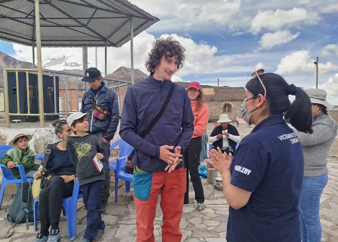 Image d'illustration pour: Bolivia capta más de 475 mil turistas extranjeros entre enero y mayo de este 2025