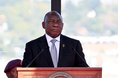 Image d'illustration pour: Ramaphosa against the wall facing political issues on all fronts