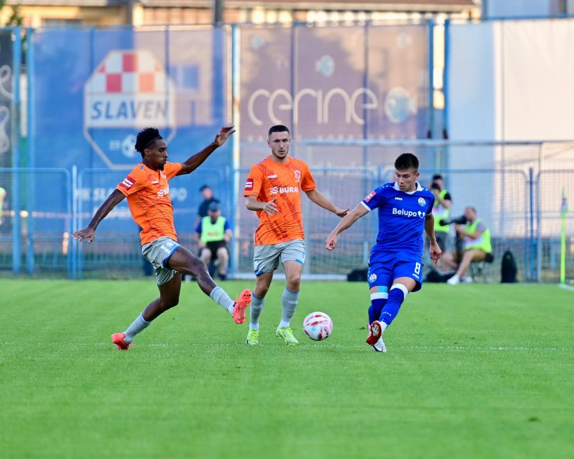 Image d'illustration pour: UŽIVO FOTO Varaždin, koji je s igračem manje od 21. minute, na poluvremenu u Koprivnici ima 1:1 - Varaždinske Vijesti
